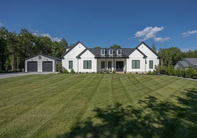 Photo 2 of Single family home for sale at 2207 Carpenter Brg Rd, Columbia, TN 38401 | MLS# 3531785 | Listing updated on 2026-10-07