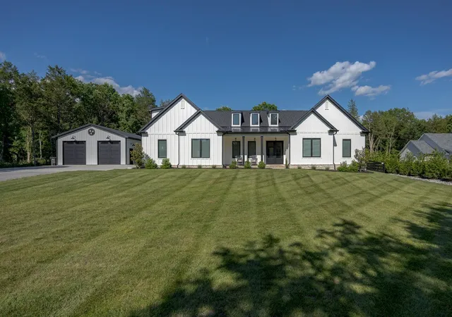 Photo 2 of Single family home for sale at 2207 Carpenter Brg Rd, Columbia, TN 38401 | MLS# 3531785 | Listing updated on 2026-09-06