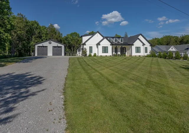 Photo 3 of Single family home for sale at 2207 Carpenter Brg Rd, Columbia, TN 38401 | MLS# 3531785 | Listing updated on 2026-09-06