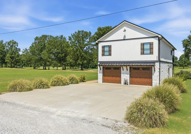 Photo 2 of Single family home for sale at 256 Fairway Villa Ln, Decaturville, TN 38329 | MLS# 3529068 | Listing updated on 2026-08-29