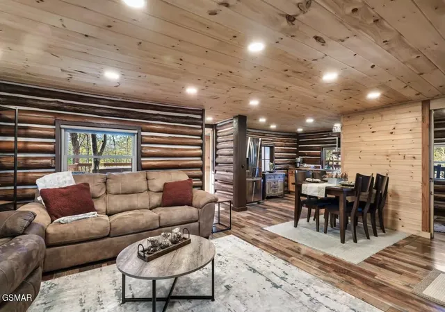 Photo 3 of Single family home for sale at 3847 Warden Branch Lane, Gatlinburg, TN 37738 | MLS# 3528900 | Listing updated on 2026-09-19