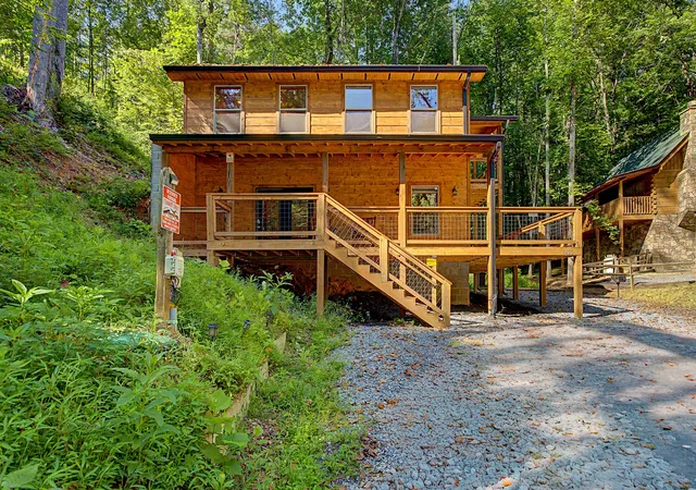 Photo 2 of Single family home for sale at 1423 School House Gap Rd, Sevierville, TN 37876 | MLS# 3528964 | Listing updated on 2026-09-24