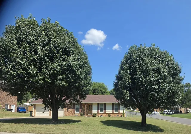 Photo 2 of Single family home for sale at 100 Shady View Dr, Hendersonville, TN 37075 | MLS# 3529089 | Listing updated on 2026-08-30