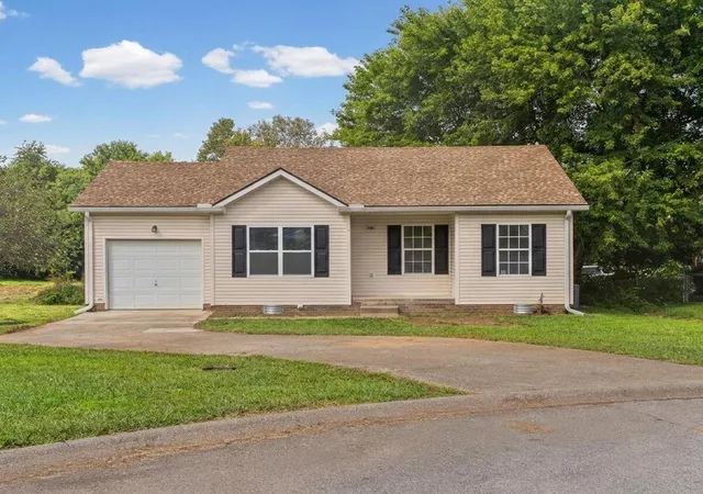 Photo 1 of Single family home for sale at 318 Ashley St, Oak Grove, KY 42262 | MLS# 3528980 | Listing updated on 2026-08-29