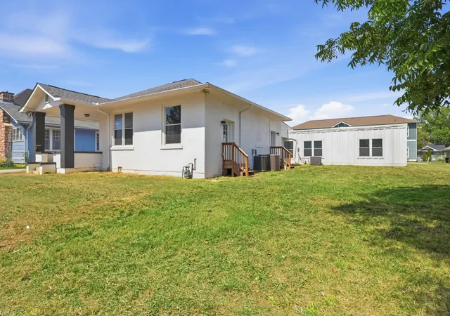 Photo 3 of Single family home for sale at 2105 Kirby Avenue, Chattanooga, TN 37404 | MLS# 3529039 | Listing updated on 2026-10-06