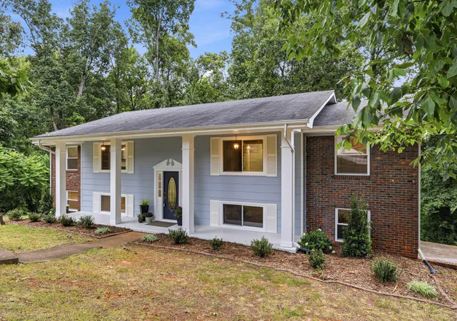 Single family home for sale at 2824 Ridgecrest Dr, Chattanooga, TN 37406 | MLS# 3529058
