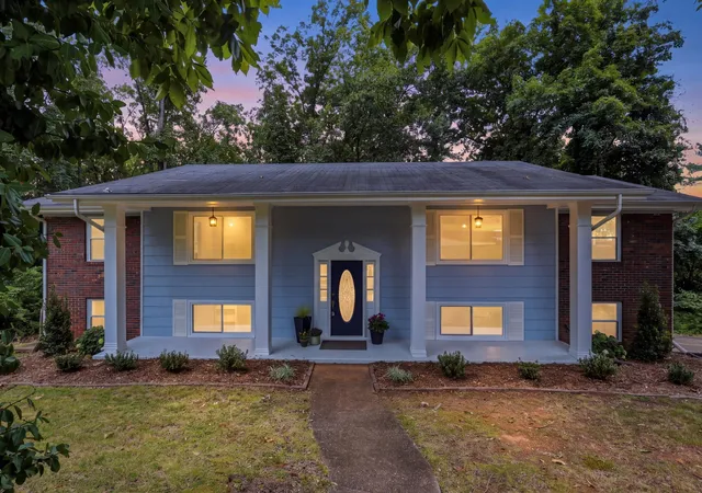 Photo 1 of Single family home for sale at 2824 Ridgecrest Dr, Chattanooga, TN 37406 | MLS# 3529058 | Listing updated on 2026-09-14