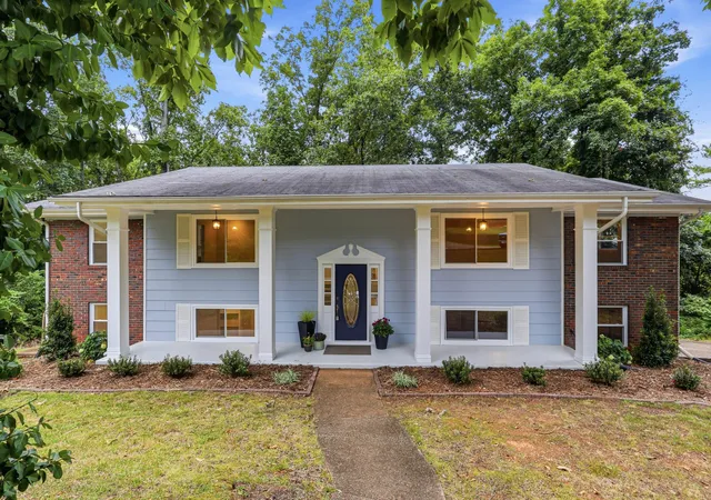 Photo 2 of Single family home for sale at 2824 Ridgecrest Dr, Chattanooga, TN 37406 | MLS# 3529058 | Listing updated on 2026-09-14