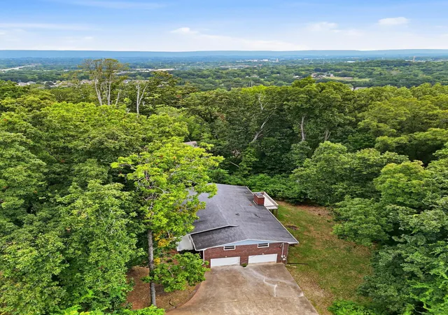 Photo 63 of Single family home for sale at 2824 Ridgecrest Dr, Chattanooga, TN 37406 | MLS# 3529058 | Listing updated on 2026-09-14