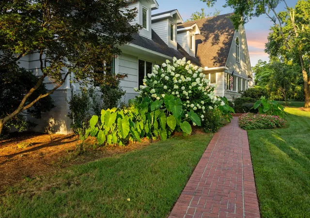 Photo 2 of Mansion for sale at 206 Hillwood Blvd Ne, Nashville, TN 37205 | MLS# 3530948 | Listing updated on 2026-10-04