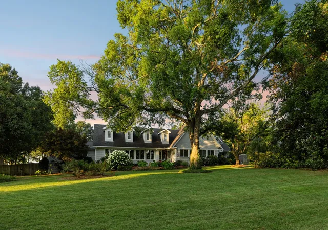 Photo 3 of Single family home for sale at 206 Hillwood Blvd NE, Nashville, TN 37205 | MLS# 3530948 | Listing updated on 2026-10-04
