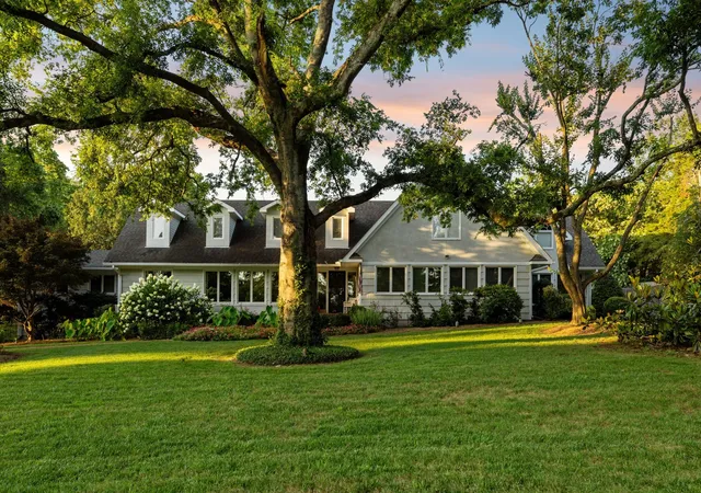 Photo 4 of Single family home for sale at 206 Hillwood Blvd NE, Nashville, TN 37205 | MLS# 3530948 | Listing updated on 2026-10-04
