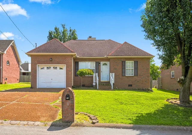 Photo 1 of Single family home for sale at 105 Clovercrest Dr, Hendersonville, TN 37075 | MLS# 3529904 | Listing updated on 2026-09-06