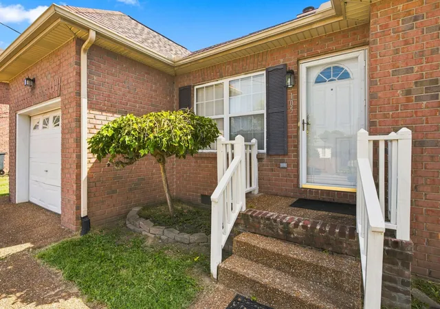 Photo 2 of Single family home for sale at 105 Clovercrest Dr, Hendersonville, TN 37075 | MLS# 3529904 | Listing updated on 2026-09-06