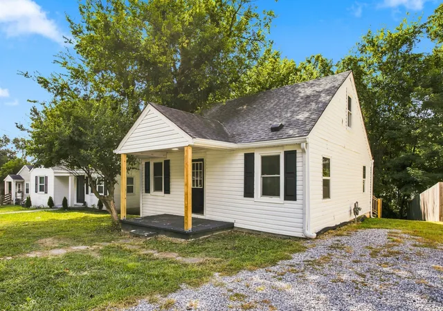 Photo 1 of Single family home for sale at 432 Hickman St, Columbia, TN 38401 | MLS# 3529092 | Listing updated on 2026-08-30