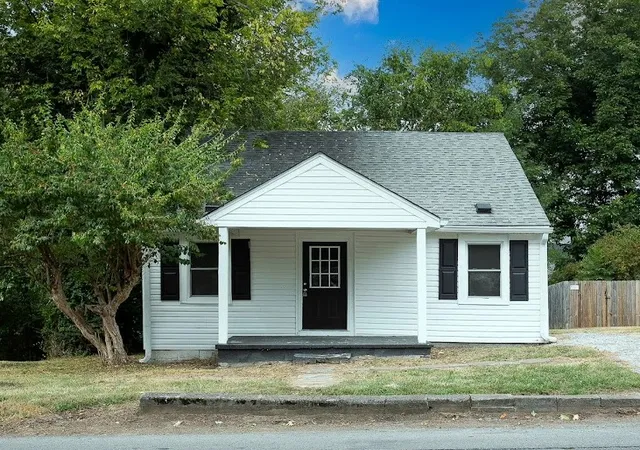 Photo 1 of Single family home for sale at 432 Hickman St, Columbia, TN 38401 | MLS# 3529092 | Listing updated on 2026-10-02