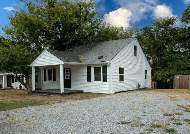 Photo 2 of Single family home for sale at 432 Hickman St, Columbia, TN 38401 | MLS# 3529092 | Listing updated on 2026-10-02