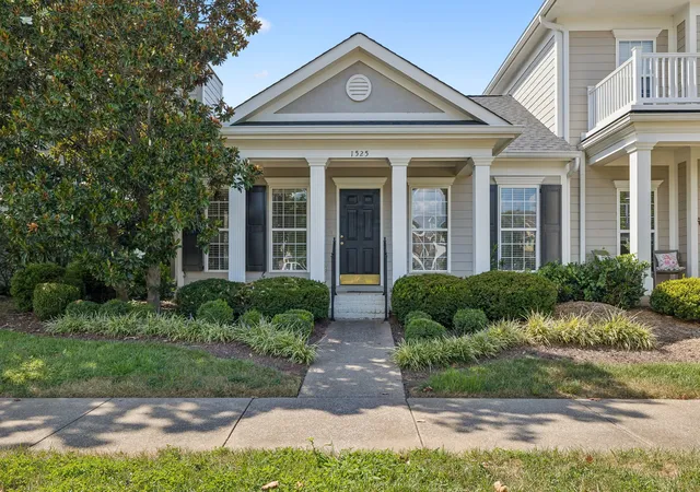 Photo 1 of Single family home for sale at 1525 Stratford Hall Cir, Murfreesboro, TN 37130 | MLS# 3529282 | Listing updated on 2026-08-30