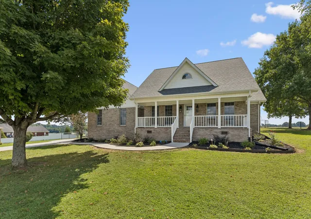 Photo 1 of Single family home for sale at 13 Elizabeth Cir, Fayetteville, TN 37334 | MLS# 3529136 | Listing updated on 2026-08-30