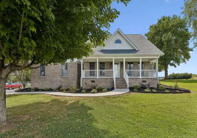 Photo 2 of Single family home for sale at 13 Elizabeth Cir, Fayetteville, TN 37334 | MLS# 3529136 | Listing updated on 2026-08-30