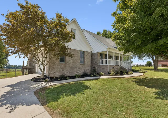 Photo 3 of Single family home for sale at 13 Elizabeth Cir, Fayetteville, TN 37334 | MLS# 3529136 | Listing updated on 2026-08-30