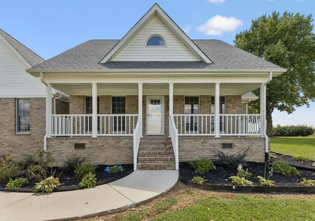 Photo 3 of Single family home for sale at 13 Elizabeth Cir, Fayetteville, TN 37334 | MLS# 3529136 | Listing updated on 2026-08-30