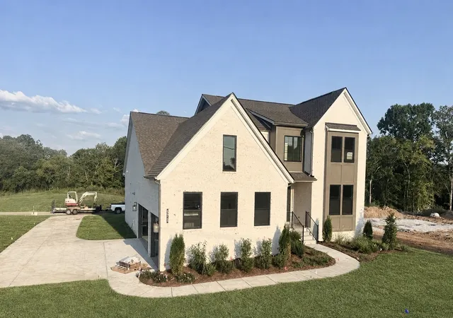 Photo 2 of Single family home for sale at 572 Baker Rd, Columbia, TN 38401 | MLS# 3530536 | Listing updated on 2026-09-03