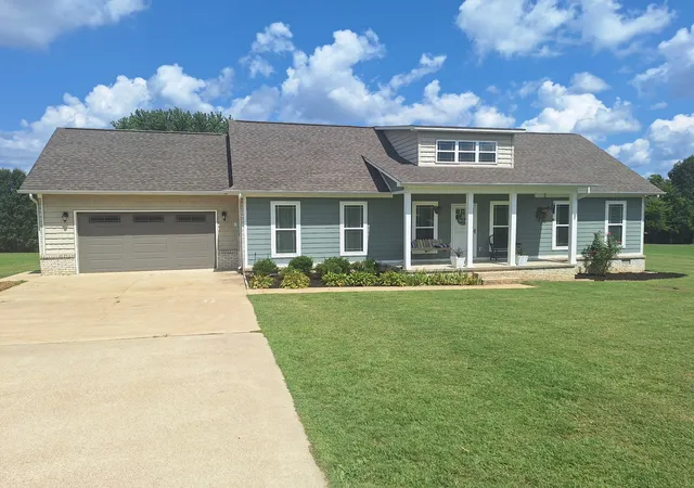 Photo 3 of Single family home for sale at 254 W Laurel Dr, Lawrenceburg, TN 38464 | MLS# 3530332 | Listing updated on 2026-09-07