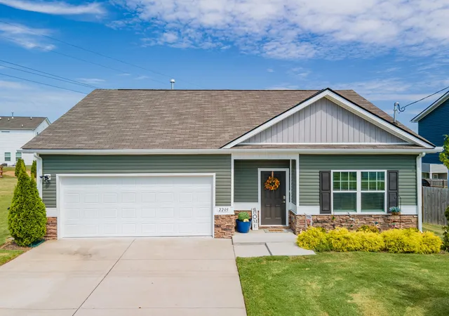 Single family home for sale at 2205 Zeva Cir, Columbia, TN 38401 | MLS# 3592017