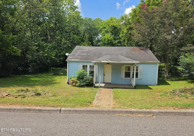 Photo 1 of Single family home for sale at 1602 N Jackson St, Athens, TN 37303 | MLS# 3529145 | Listing updated on 2026-08-30