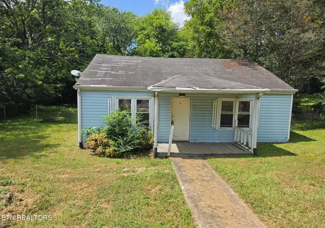 Photo 2 of Single family home for sale at 1602 N Jackson St, Athens, TN 37303 | MLS# 3529145 | Listing updated on 2026-08-30