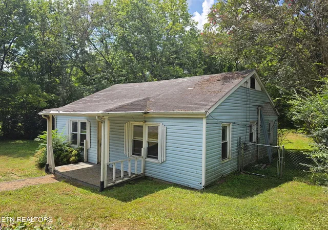 Photo 3 of Single family home for sale at 1602 N Jackson St, Athens, TN 37303 | MLS# 3529145 | Listing updated on 2026-08-30