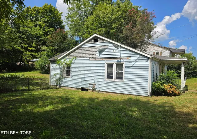 Photo 3 of Single family home for sale at 1602 N Jackson St, Athens, TN 37303 | MLS# 3529145 | Listing updated on 2026-08-30