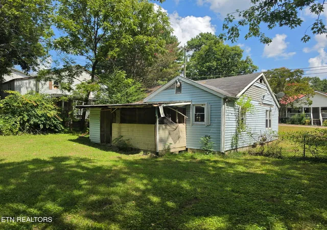 Photo 4 of Single family home for sale at 1602 N Jackson St, Athens, TN 37303 | MLS# 3529145 | Listing updated on 2026-08-30
