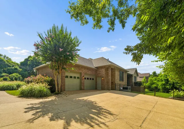 Photo 2 of Single family home for sale at 770 Peach Orchard Dr, Nashville, TN 37204 | MLS# 3542454 | Listing updated on 2026-09-13