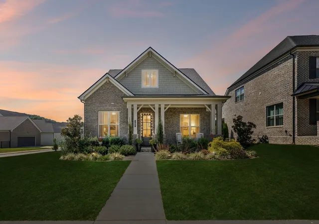 Photo 1 of Single family home for sale at 102 Stonehaven Way, Hendersonville, TN 37075 | MLS# 3529488 | Listing updated on 2026-09-07