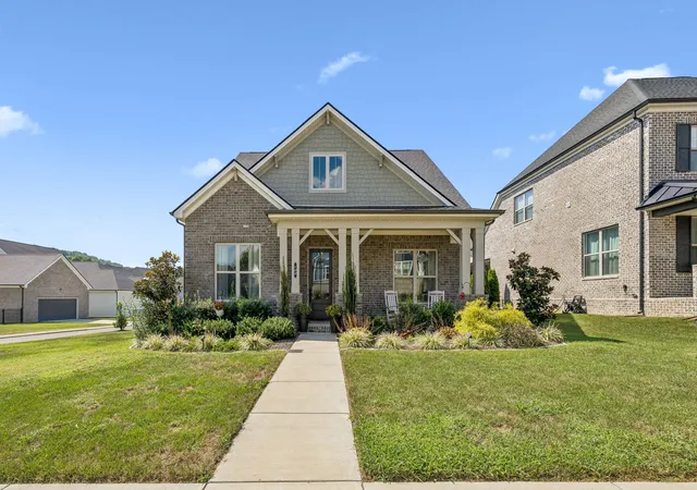 Photo 3 of Single family home for sale at 102 Stonehaven Way, Hendersonville, TN 37075 | MLS# 3529488 | Listing updated on 2026-09-07
