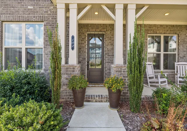 Photo 3 of Single family home for sale at 102 Stonehaven Way, Hendersonville, TN 37075 | MLS# 3529488 | Listing updated on 2026-09-07
