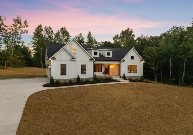 Photo 1 of Single family home for sale at 1708 Hogue Rd, Clarksville, TN 37040 | MLS# 3529970 | Listing updated on 2026-10-06