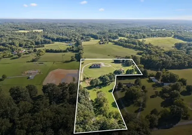 Photo 2 of Single family home for sale at 2118 Castelow Rd, Greenbrier, TN 37073 | MLS# 3538385 | Listing updated on 2026-09-03