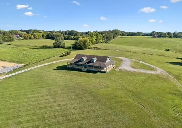 Photo 2 of Single family home for sale at 2118 Castelow Rd, Greenbrier, TN 37073 | MLS# 3538385 | Listing updated on 2026-09-03