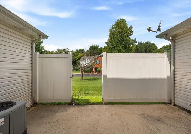 Listing Photo 2 - Condo for sale in building located at 3138 Shaylin Xing, Murfreesboro, TN 37128 - Unit #