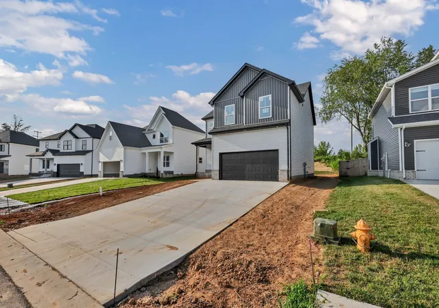 Photo 3 of Single family home for sale at 305 Wesson Dr, Clarksville, TN 37043 | MLS# 3530937 | Listing updated on 2026-09-02