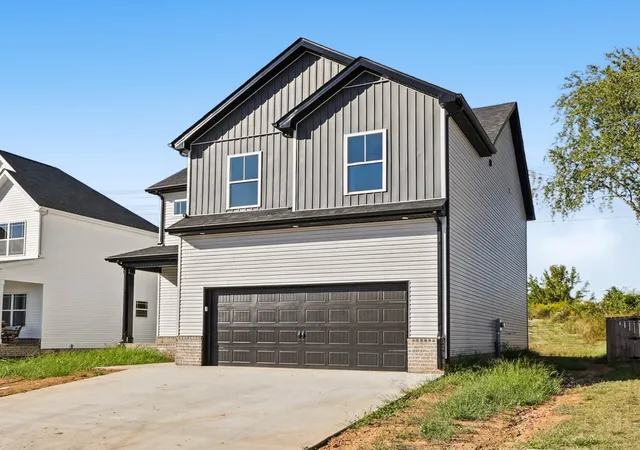 Photo 3 of Single family home for sale at 305 Wesson Dr, Clarksville, TN 37043 | MLS# 3530937 | Listing updated on 2026-09-30