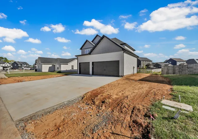 Photo 3 of Single family home for sale at 130 Monaghan Dr, Clarksville, TN 37042 | MLS# 3544477 | Listing updated on 2026-10-07