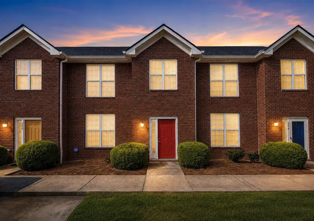 Photo 2 of Townhouse for sale at 522 South 1st St, Clarksville, TN 37040 | MLS# 3529938 | Listing updated on 2026-09-08