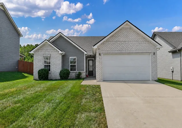 Photo 2 of Single family home for sale at 612 Hollow Crst, Clarksville, TN 37042 | MLS# 3529266 | Listing updated on 2026-09-07