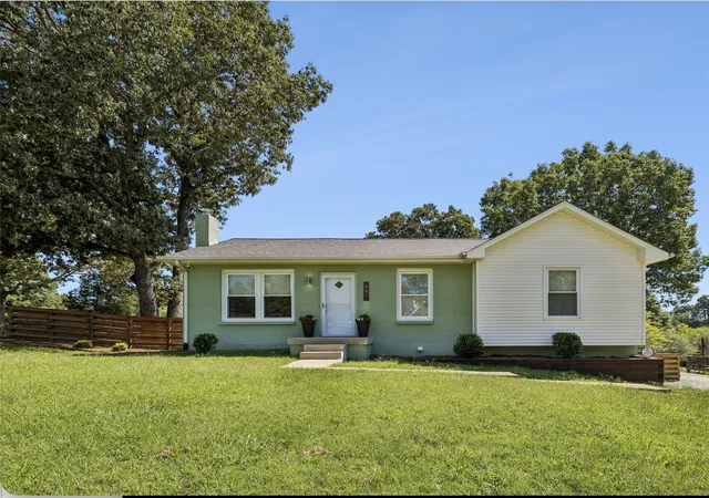 Photo 1 of Single family home for sale at 401 Bluebird Ln, Dickson, TN 37055 | MLS# 3531841 | Listing updated on 2026-09-04