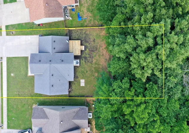 Photo 2 of Single family home for sale at 654 Fox Hound Dr, Clarksville, TN 37040 | MLS# 3529790 | Listing updated on 2026-08-31