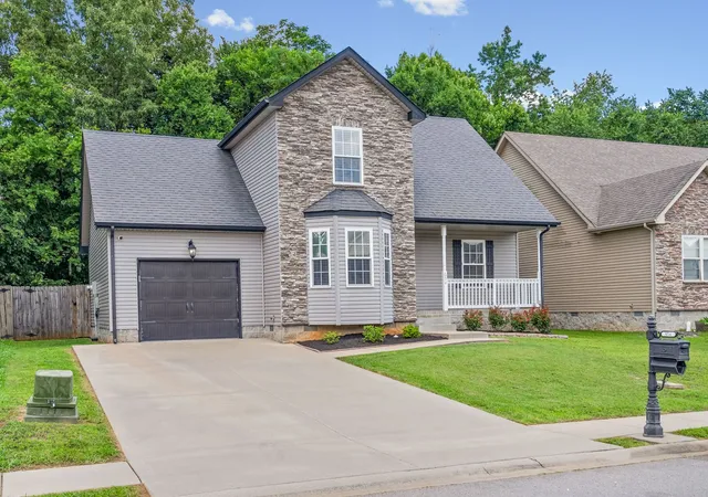 Photo 3 of Single family home for sale at 654 Fox Hound Dr, Clarksville, TN 37040 | MLS# 3529790 | Listing updated on 2026-08-31
